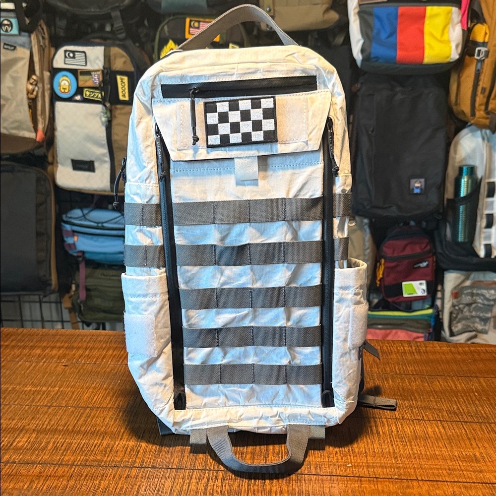 Lii gear Mr octopus gen 1 white "dyneema" Stylish white and Black Backpack